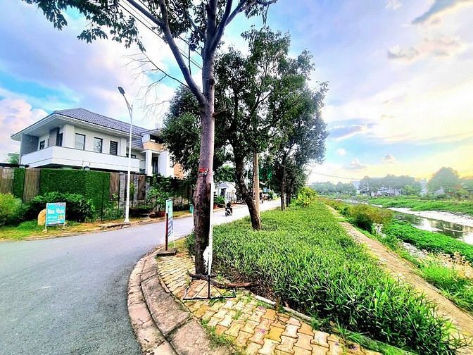Hình ảnh Cần bán 220m2 đất TP. Thuận An, cách Sài Gòn 3p đi xe, view sông lớn.
