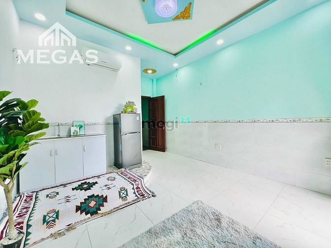 Hình ảnh Phòng ban công sẵn máy lạnh giáp quận 6