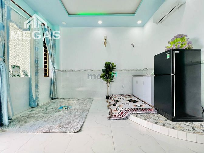 Hình ảnh Phòng ban công sẵn máy lạnh giáp quận 6
