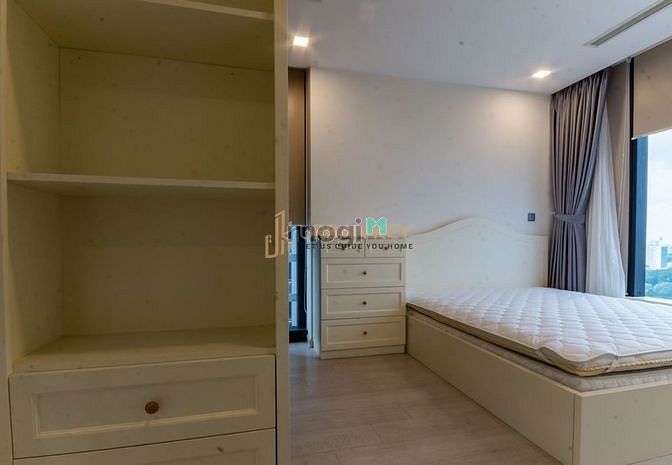 Hình ảnh Vinhome Golden River Cho Thuê Căn Hộ 3 Phòng Ngủ Full Nội Thất