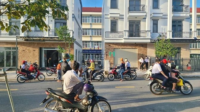 Hình ảnh Nhà mặt tiền kinh doanh Phú Chánh, đối diện trường cấp 2