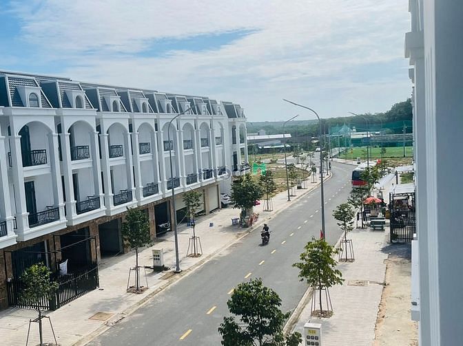 Hình ảnh Nhà mặt tiền kinh doanh Phú Chánh, đối diện trường cấp 2