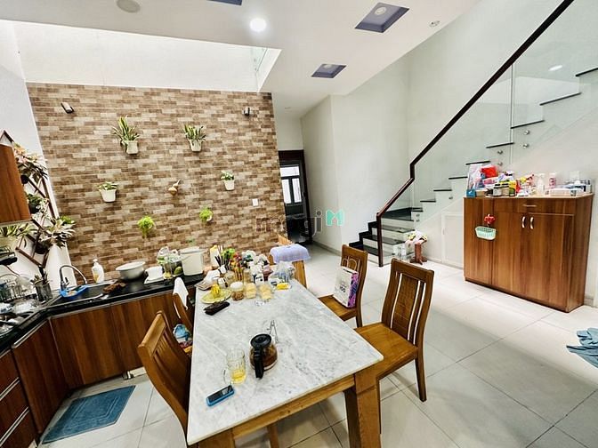 Hình ảnh Bán nhà 3 lầu Đình Phong Phú 130m2