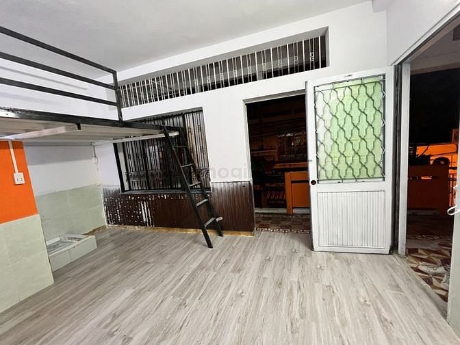 Hình ảnh CHDV Có Gác Ngay Cao Đẳng Lý Tự Trọng