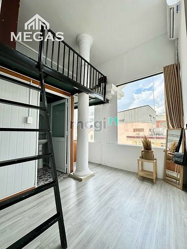 Hình ảnh CHDV Cao Cấp Có Gác Cửa Sổ Trời Ngay Công Viên Hoàng Văn Thụ