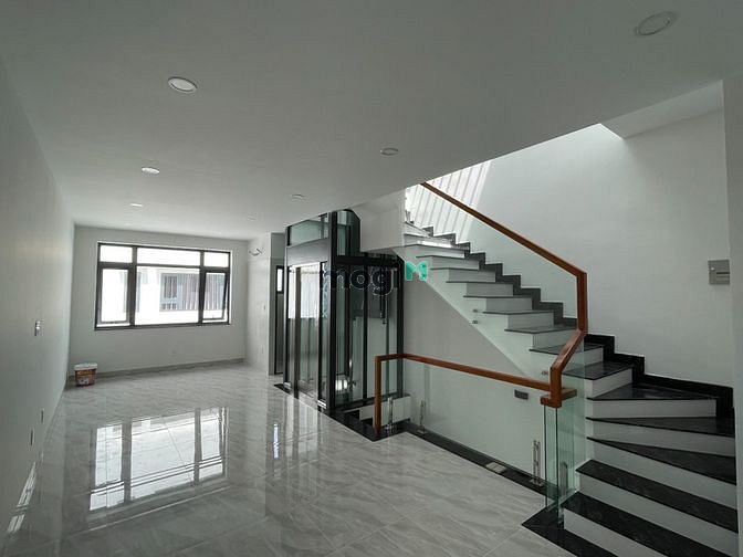 Hình ảnh Cho thuê nhà ngay TTHC TP Thủ Đức. DT 5x20m,hầm 4 tầng, có thang máy