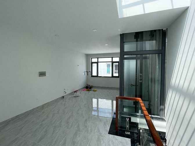 Hình ảnh Cho thuê nhà ngay TTHC TP Thủ Đức. DT 5x20m,hầm 4 tầng, có thang máy