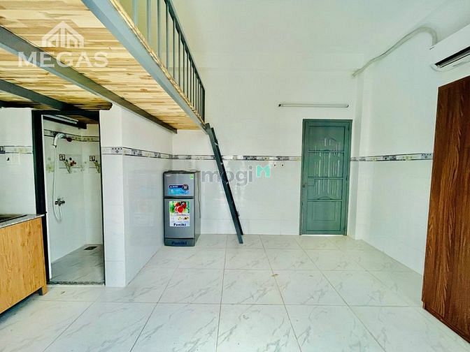 Hình ảnh Cho thuê phòng duplex full nội thất. Cửa ban công kế bên Văn Lang
