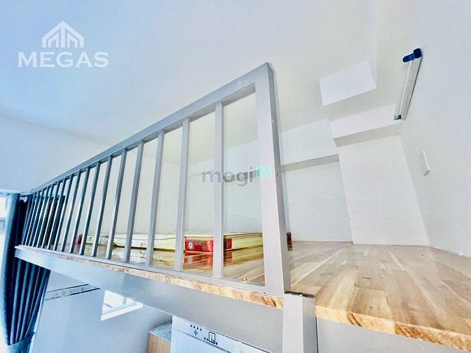 Hình ảnh Cho thuê phòng duplex full nội thất. Cửa ban công kế bên Văn Lang