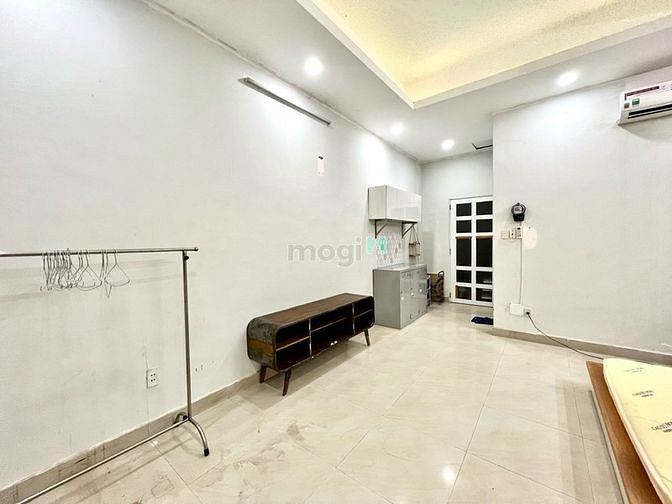 Hình ảnh Phòng trọ, cửa sổ, bancon full nội thất, gần Vincom Q7