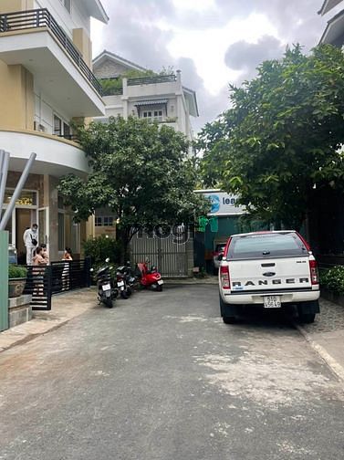 Hình ảnh Cho thuê biệt thự Lý Chính Thắng, P9, Q3 khúc 2 chiều gần Dân Chủ