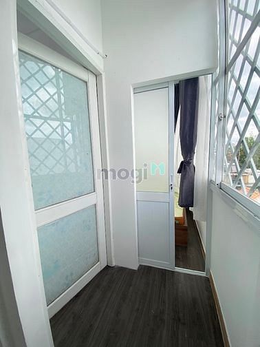 Hình ảnh Cho thuê penhouse 2PN ban công Điện Biên Phủ Q3