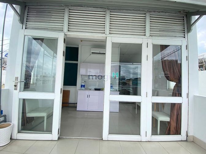 Hình ảnh Cho thuê penhouse 2PN ban công Điện Biên Phủ Q3