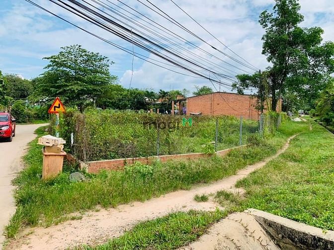 Hình ảnh Đất thổ cư 551m2, ngay Thị Trấn Gò Dầu, KDC đông đúc, SHR, Giá 680Tr.