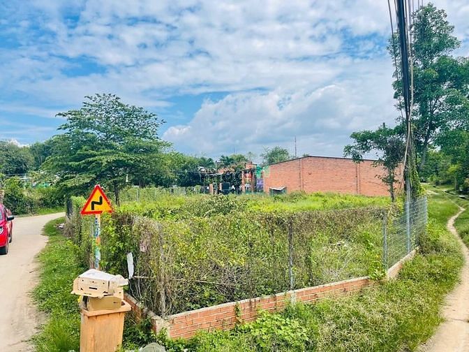 Hình ảnh Đất thổ cư 551m2, ngay Thị Trấn Gò Dầu, KDC đông đúc, SHR, Giá 680Tr.