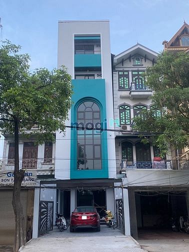 Hình ảnh Cho thuê nhà MT làm Kinh doanh Quận 1