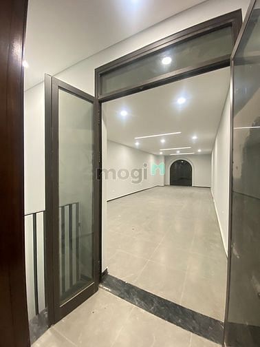 Hình ảnh Cho thuê nhà MT làm Kinh doanh Quận 1