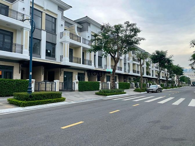 Hình ảnh cho thuê nhà biệt thư /thô VEROSA PARK 15 TRIỆU