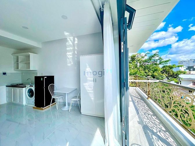 Hình ảnh Ban Công Lớn Full Nội Thất Diện Tích Phòng 40m2 Full Nội Thất Có 8M