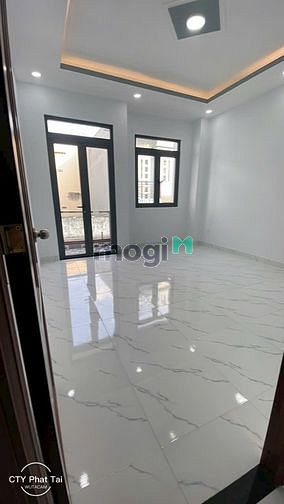 Hình ảnh Nhà Mới Xây Mới Lê Văn Quới đông đúc hẻm xe hơi