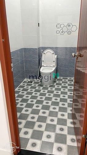 Hình ảnh Nhà Mới Xây Mới Lê Văn Quới đông đúc hẻm xe hơi