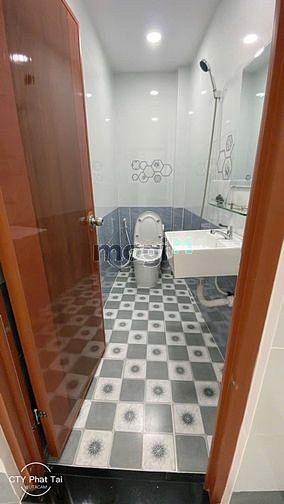 Hình ảnh Nhà Mới Xây Mới Lê Văn Quới đông đúc hẻm xe hơi