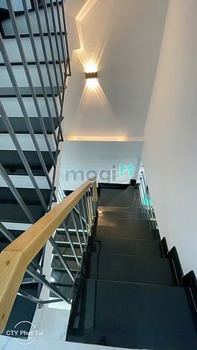 Hình ảnh Nhà Mới Xây Mới Lê Văn Quới đông đúc hẻm xe hơi