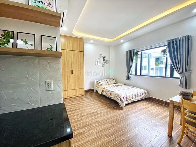 Hình ảnh Cho thuê Trang Chủ MB66.COM / Đăng Ký Tặng 66K Studio có cửa sổ lớn nằm đối diện E-Town Cộng Hòa