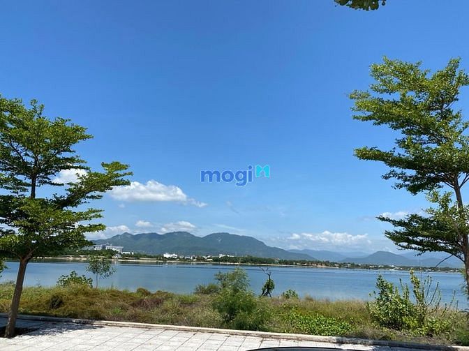 Hình ảnh Bán 200m2 đất sát đầm thủy triều cam ranh giá chỉ 25tr/m
