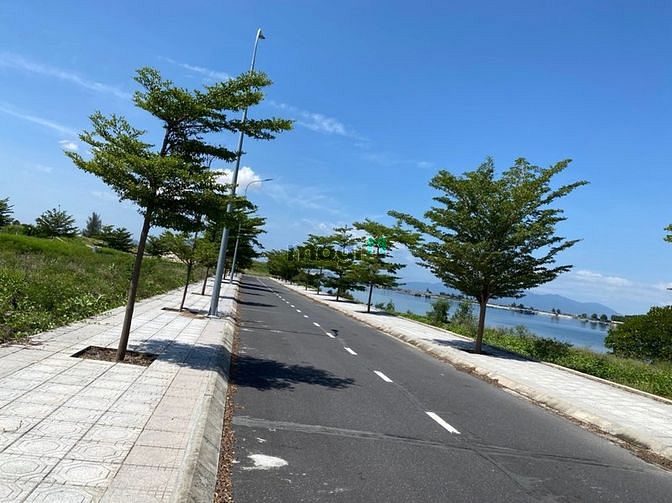 Hình ảnh Bán 200m2 đất sát đầm thủy triều cam ranh giá chỉ 25tr/m