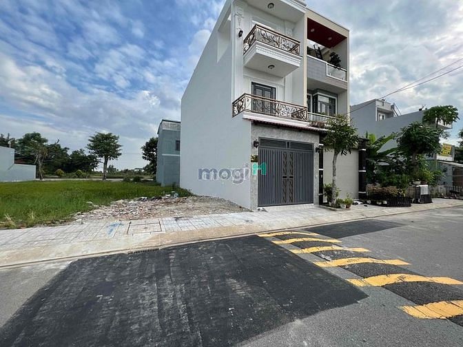 Hình ảnh chính chủ đường Lạc Long Quân, Phường 1, Quận 11, DT100m2/ 2.4 tỷ, SHR
