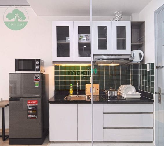 Hình ảnh Studio ban công mặt tiền Bến Vân Đồn ngay sát Đh Luật