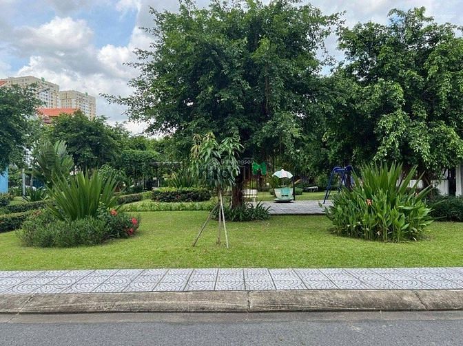 Hình ảnh Lô góc 2MT Nguyễn Văn Hưởng, Thảo Điền, Q2 - DT: 20x25m, CN 470m2