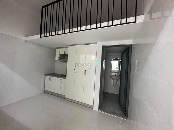 Hình ảnh Duplex mới xây Gần Q1 có thang máy
