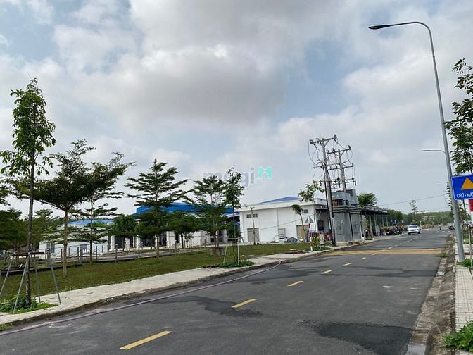 Hình ảnh Bán lô đất mặt tiền đường Long Thuận,TĐ, 90m2, 2tỷ8, sổ hồng riêng