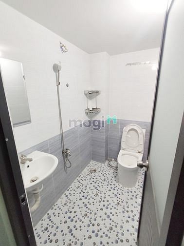 Hình ảnh Trống lại 2p giá rẻ gần cầu vượt Hoàng Hoa Thám, Tân Bình