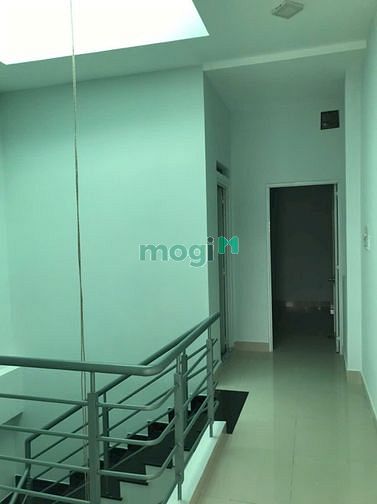 Hình ảnh Nhà 2 lầu 4 phòng ngủ 3wc - Đường chiến lược