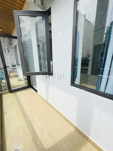 Hình ảnh Phòng full nội thất + bancol thoáng mát tại Lê Thị Hồng