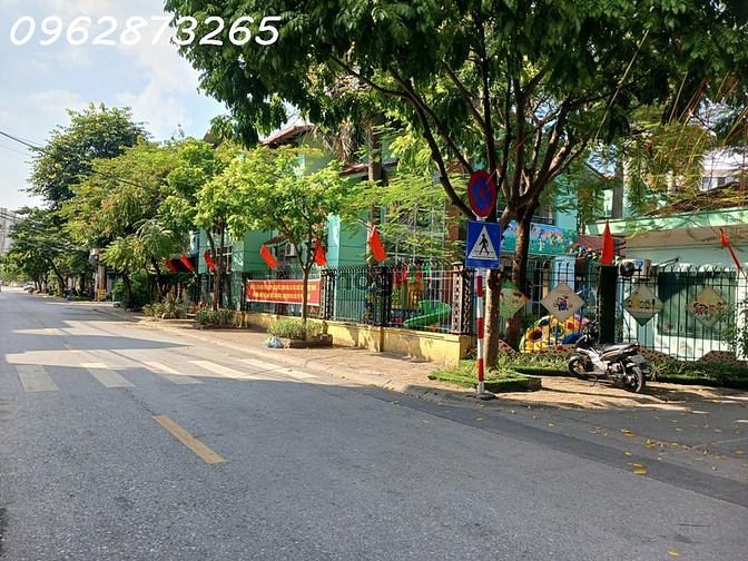 Hình ảnh Bán đất tặng nhà phố phạm khắc quảng- p giang biên- long biên.ô tô đổ
