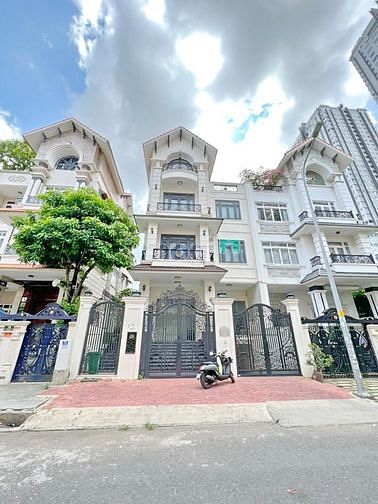 Hình ảnh Cần cho thuê biệt thự có hầm + thang máy MT 8 Đường 12 Himlam Q7