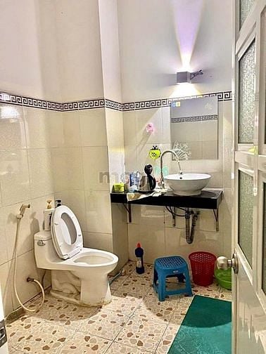 Hình ảnh Nhà 2 lầu 4 phòng ngủ- Đường Tân Hoà Đông