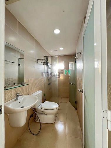 Hình ảnh Cho thuê CH Oriental Plaza, DT 80m2, 2PN, NT cơ bản, giá 10tr/tháng