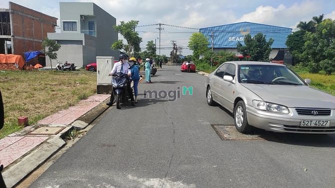 Hình ảnh Chính chủ cần bán lô đất thổ cư 5 mét dài 18.3 mét ,bao phí sang tên