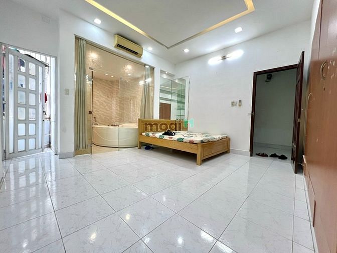 Hình ảnh Ban Công Cực Rộng Gần CV Lê Thị Riêng, Giáp Q10, Q3, Tân Bình, Full Nt