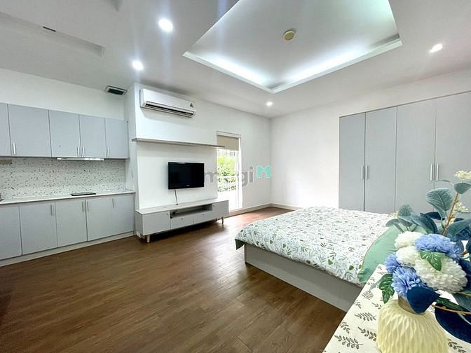 Hình ảnh CHDV ban công full nội thất ngay trung tâm quận 3