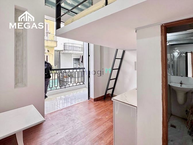 Hình ảnh Duplex Ban Công Chân Cầu Nguyễn Văn Cừ_Hình thật 100%_30m2_Thang máy