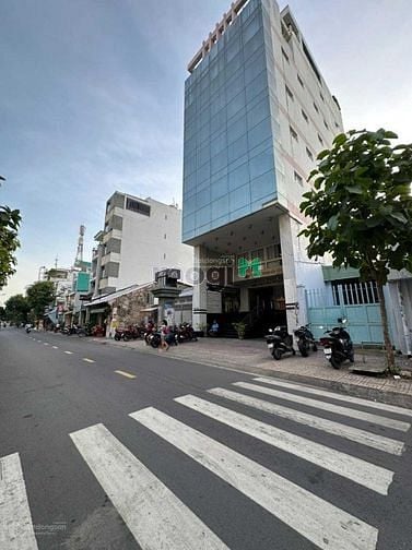 Hình ảnh Khan hiếm! Bán tòa nhà MT Cách Mạng Tháng 8, Q3