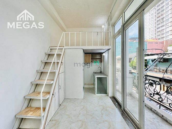 Hình ảnh CHDV dạng Duplex giá siêu rẻ mặt tiền đường Lạc Long Quân