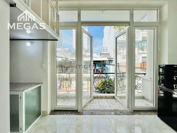 Hình ảnh CHDV dạng Duplex giá siêu rẻ mặt tiền đường Lạc Long Quân
