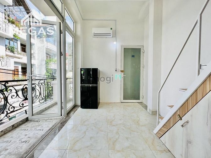 Hình ảnh CHDV dạng Duplex giá siêu rẻ mặt tiền đường Lạc Long Quân